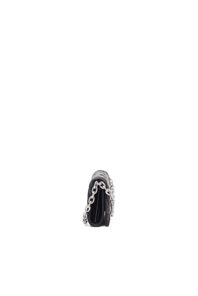 CHARM-D WALLET STRAP WALLET